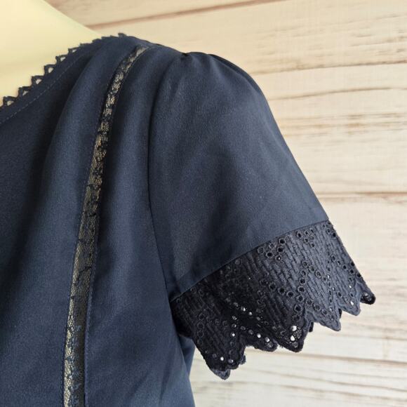 LC Lauren Conrad Runway Navy Blue Lace Trim Short Sleeve Blouse sz S New - Picture 2 of 5